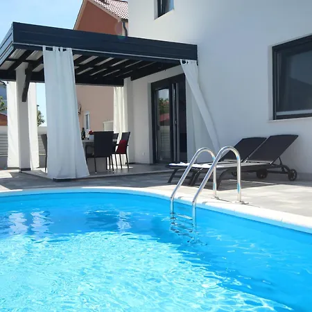 Essenza - Roza Villa *